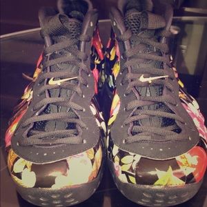 Floral Foamposites Size 10.5 in Women’s (27cm)